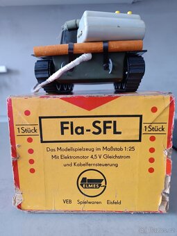 stará hračka tank - 3