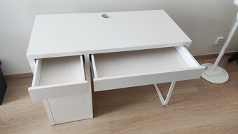 Bílý psací stůl MICKE - 3