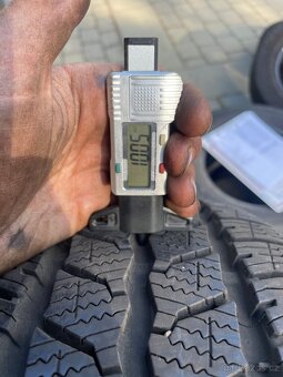 Sada zimních pneu na dodávku 215/65/15C Continental - 3