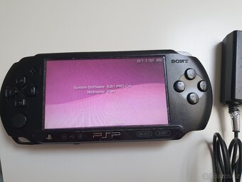 SONY PSP E-1004 CFW 6.61+2GB karta+fifa street 2+hry - 3