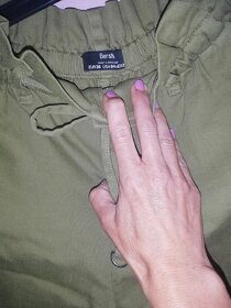 Dámské khaki cargo kalhoty Bershka velikost S - 3