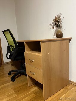 Stůl s kancelářským křeslem - 3