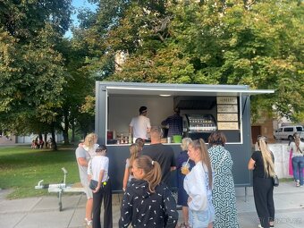 Na prodej pojízdný stánek -  food truck, využitý jen jednou - 3