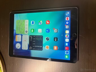 Apple iPad 9. generace 256 GB Wi-Fi + obaly - 3