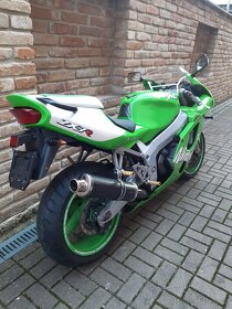 KAWASAKI ZX7R - 3