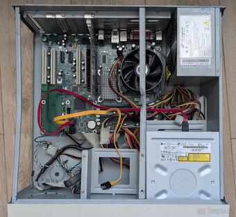 Staré desktop PC - Pentium D, 4GB RAM, Radeon HD 5450 - 3