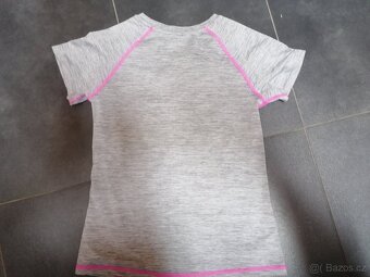 dívčí sportovní tričko H&M 134/140 8-10 let TOP - 3