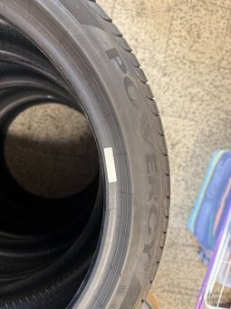 235/40 R19 Pirelli - 3