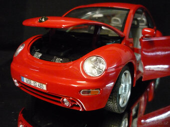 Volkswagen New Beetle VW Bburago 1/18 - 3