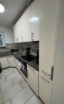 Moderní bílá kuchyňská linka ADRIANA - 3