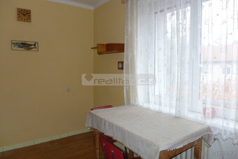 Prodej prostorného cihlového bytu 3+1 s balkonem a zahradou - 3