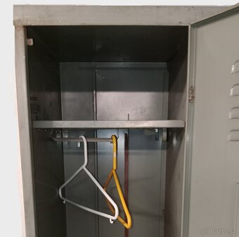 ŠATNÍ SKŘÍŇ - PLECHOVÁ - 3