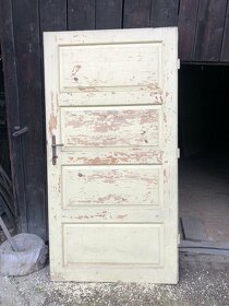 Staré dřevěné dveře s kováním - levé - 3