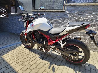 Honda CB750 Hornet - 3