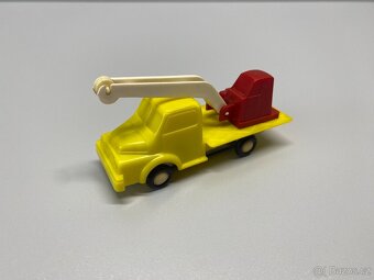 hračky staré hračky autíčka igra jeřáb - 3