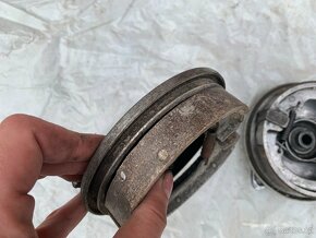 Štíty brzd Jawa 50/20,21 pionýr 23 mustang Cena za kus 300 - 3
