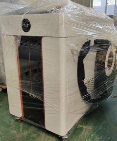 Výkonný kontinuální CW laser o výkonu 3000W. - 3