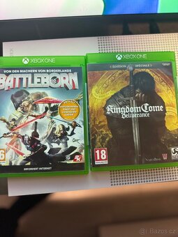 Xbox one s 1tb + 2 hry + 2 ovladace - 3