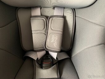 OTOČNÁ AUTOSEDAČKA Britax Römer Dualfix M i-Size - JAKO NOVÁ - 3