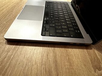 MacBook M2 Pro 14” 2023 — 16 GB RAM/512 GB SSD ideální stan, - 3