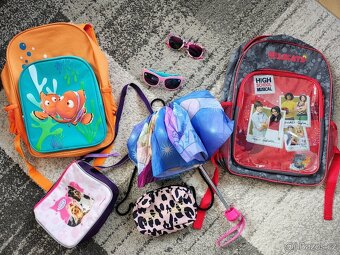 Batůžky, kabelky, deštník, brýle pro malou slečnu - 3