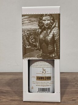 Žufánek Bugsy´s DNA gin 25th an  (999/999) - 3