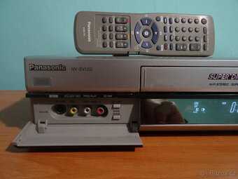 SUPER - S-VHS videorekordér PANASONIC NV-SV120,3D DNR,6 HLAV - 3