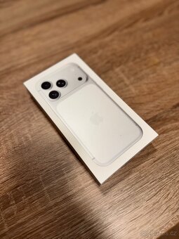 Nový iPhone 17 Pro, 256GB, silver - záruka 2 roky - 3