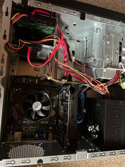 stolní počítač Medion - 3