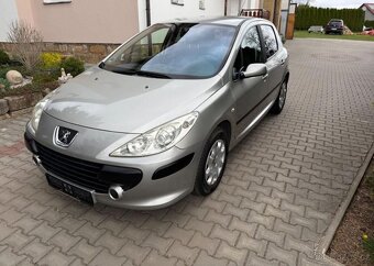 Peugeot 307 1,6i serviska , klima ,1 Majit benzín - 3