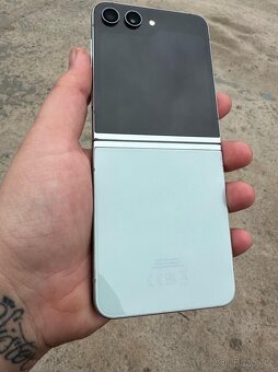 Samsung galaxy Z flip5 - 3
