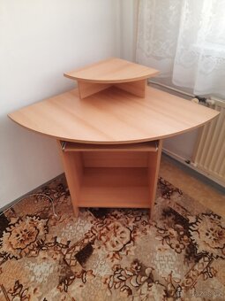 Rohový počítačový stolek - 3