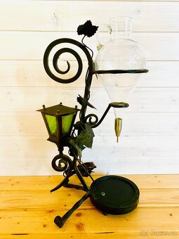 Stará kovaná lampa s nádobou na víno - 3