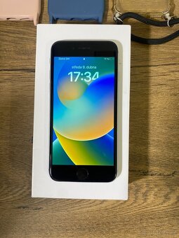 iPhone SE 2020 (256GB) - 3