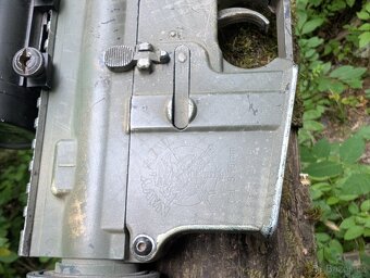 Celokov airsoft AEG M4 16" + kolimátor + příslušenství - 3