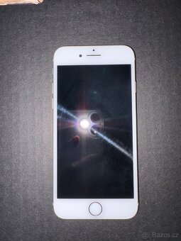 iPhone 8, 128 GB bílý - 3