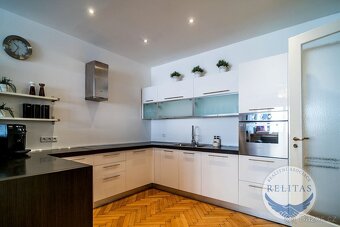 Pronájem klimatizovaného bytu 4+kk, 124 m² + 2xB, 3 neprůcho - 3