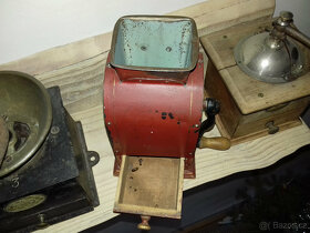 Prodám - starožitný designový mlýnek na kávu TIX - 3