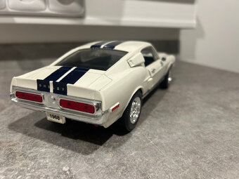 Ford Shelby GT-500KR, 1968, měřítko 1:18, Shelby collectible - 3