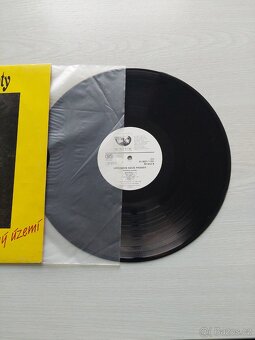 LP Hrdinové nové fronty - Válečný území - 3