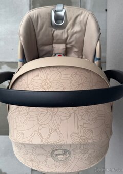 Autosedačka Cybex z i-size + báze Simply flowers beige - 3