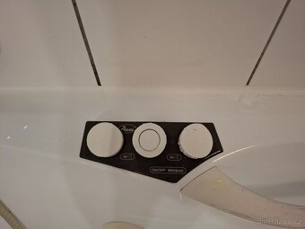 Prodám masážní vanu whirlpool Ravak - 3