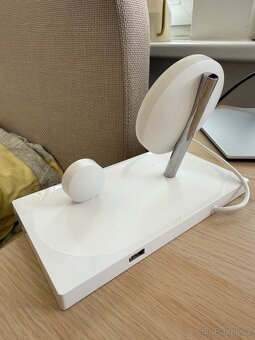 Magnetická bezdrátová nabíječka na telefon a hodinky - 3