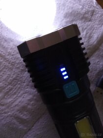 Svítilna 4 LED - 3