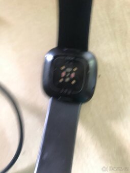 Prodám Fitbit Versa 3 - 3