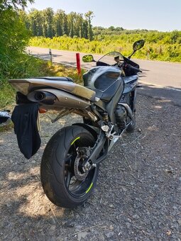 Yamaha YZF R1 - 3