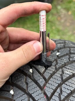 Prodam zimní pneu 185/65r15 - 3