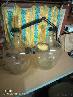 Prodám 2x demižony 20L kus 350 - 3