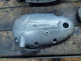 Stadion S22 - motor s díly - 3