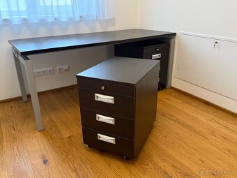 Kancelářský stůl - 3